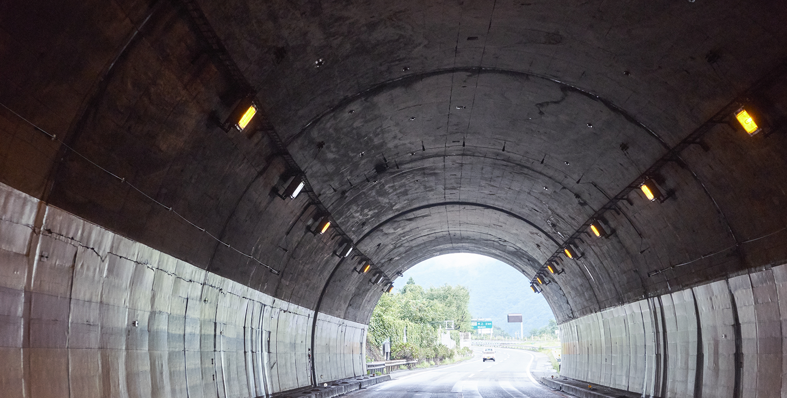 鉄道や高速道路を守る誇り！安定と高収入を掴みませんか？